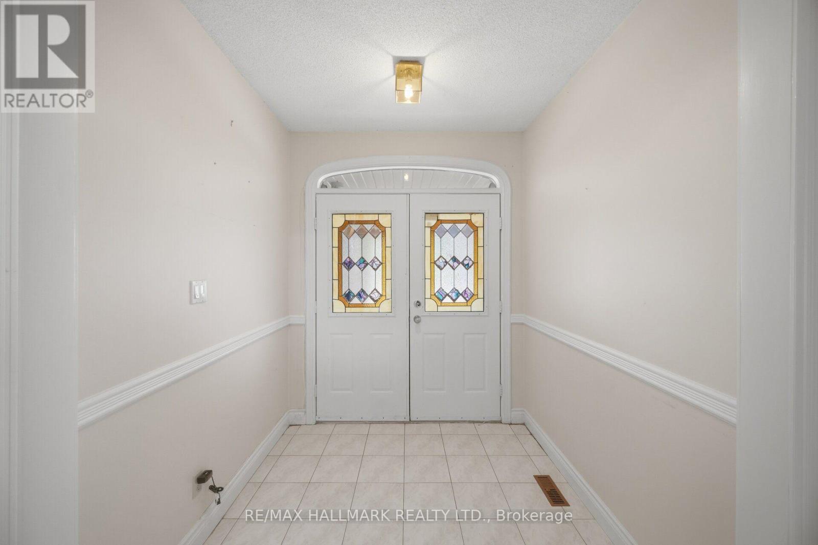 10 Hiram Road, Richmond Hill, Ontario  L4C 9G1 - Photo 4 - N13692810