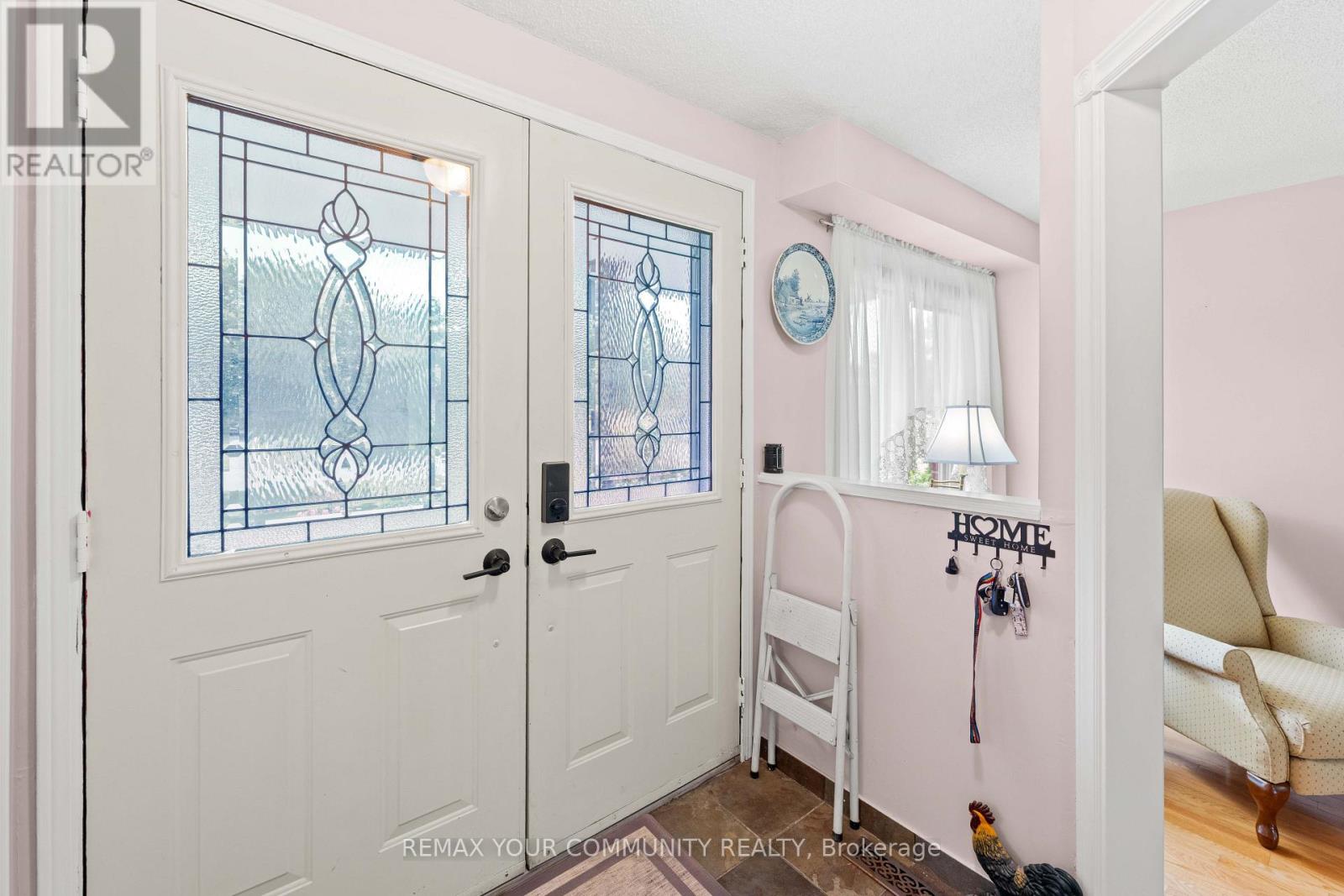 78 Annamaria Drive, Georgina, Ontario  L4P 3R8 - Photo 2 - N13692856