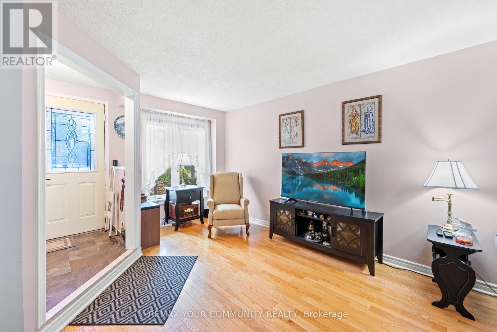 78 Annamaria Drive, Georgina, Ontario  L4P 3R8 - Photo 6 - N13692856