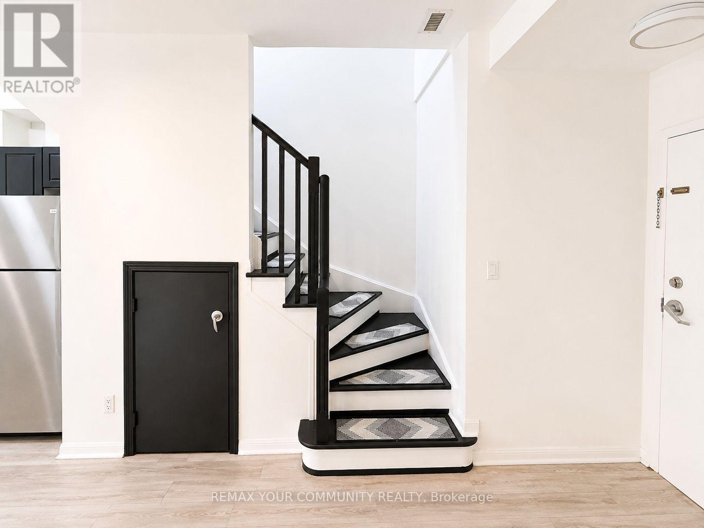 201 - 1 Center Street W, Richmond Hill, Ontario  L4C 3P3 - Photo 10 - N13692896