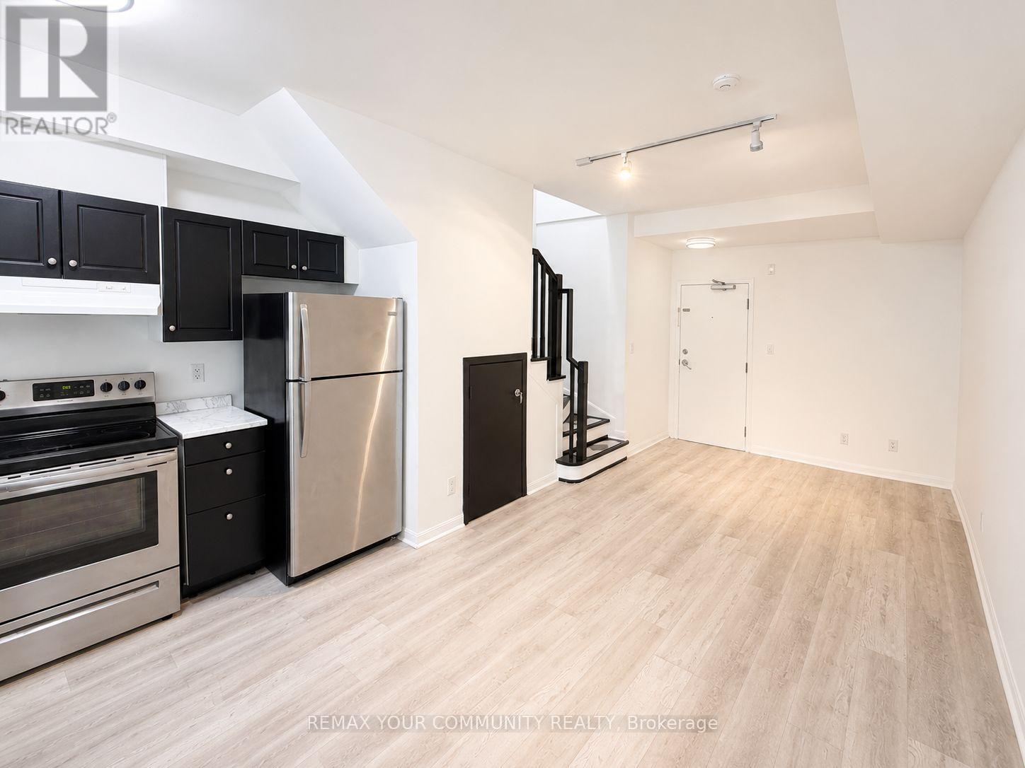 201 - 1 Center Street W, Richmond Hill, Ontario  L4C 3P3 - Photo 9 - N13692896