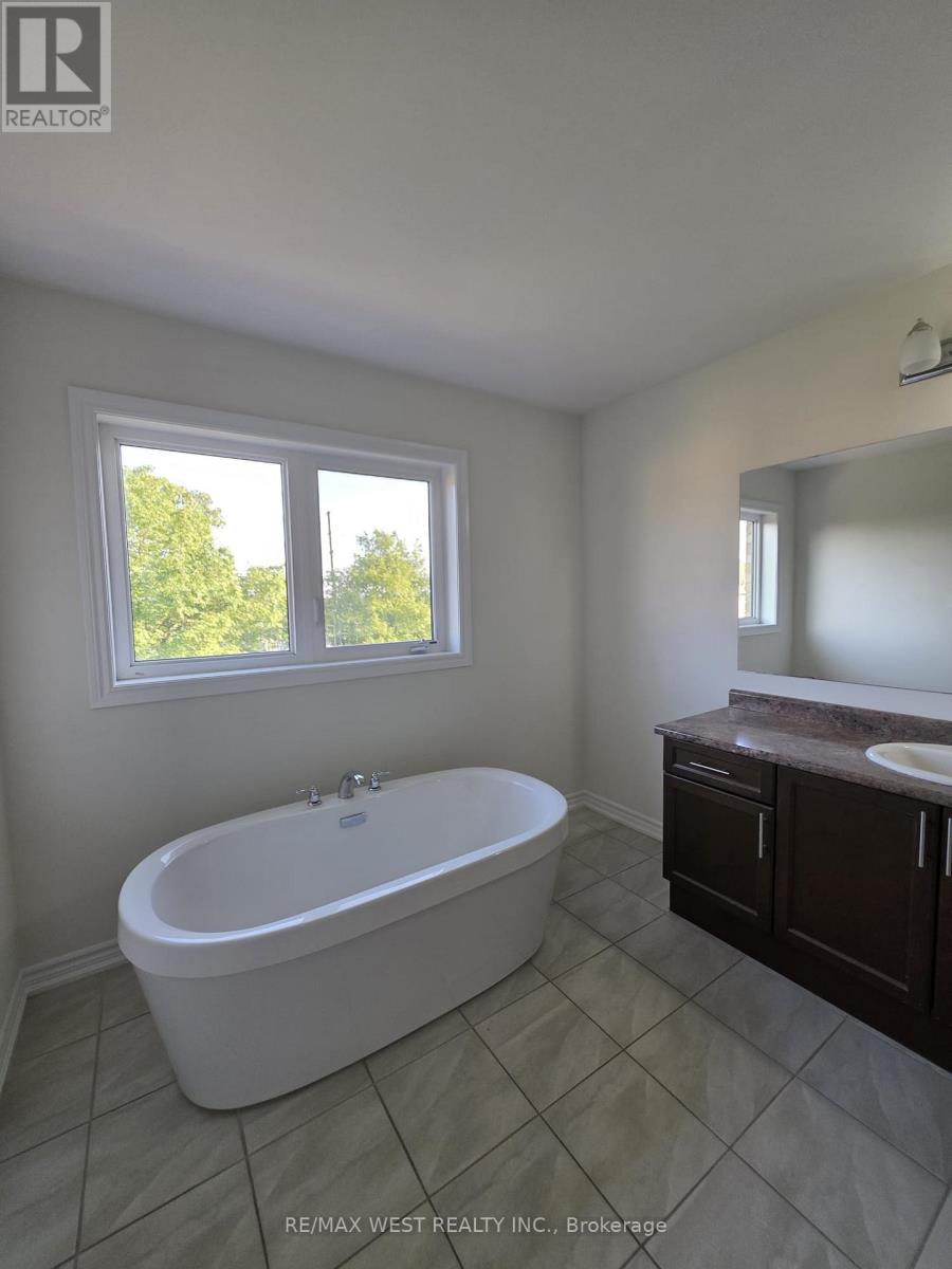 (Main) - 11 Chessington Avenue, East Gwillimbury, Ontario  L9N 0R5 - Photo 13 - N13692944