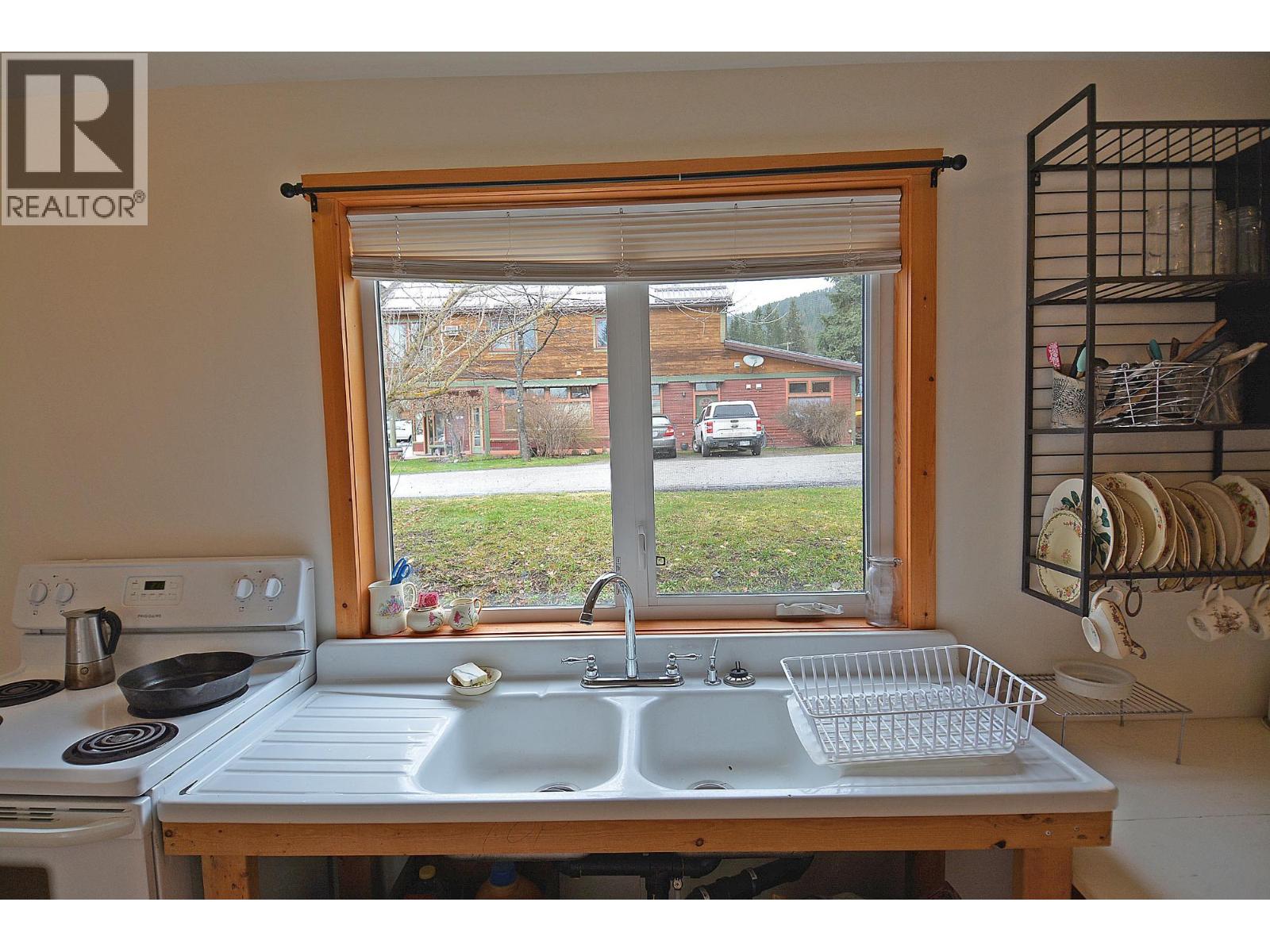 124 Lake Avenue, Silverton, British Columbia V0G 1S0 - Photo 13 - 10380584