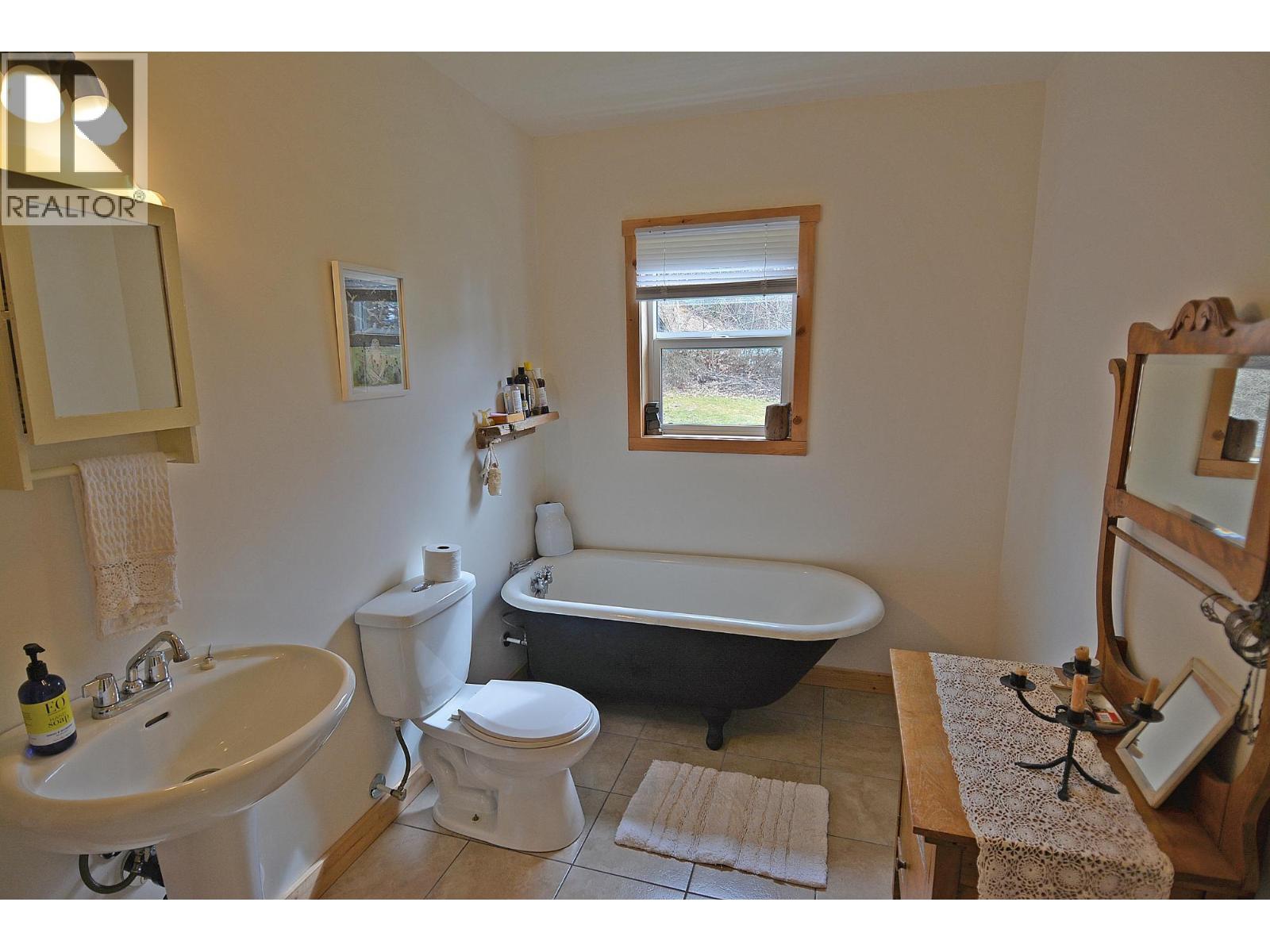 124 Lake Avenue, Silverton, British Columbia V0G 1S0 - Photo 18 - 10380584