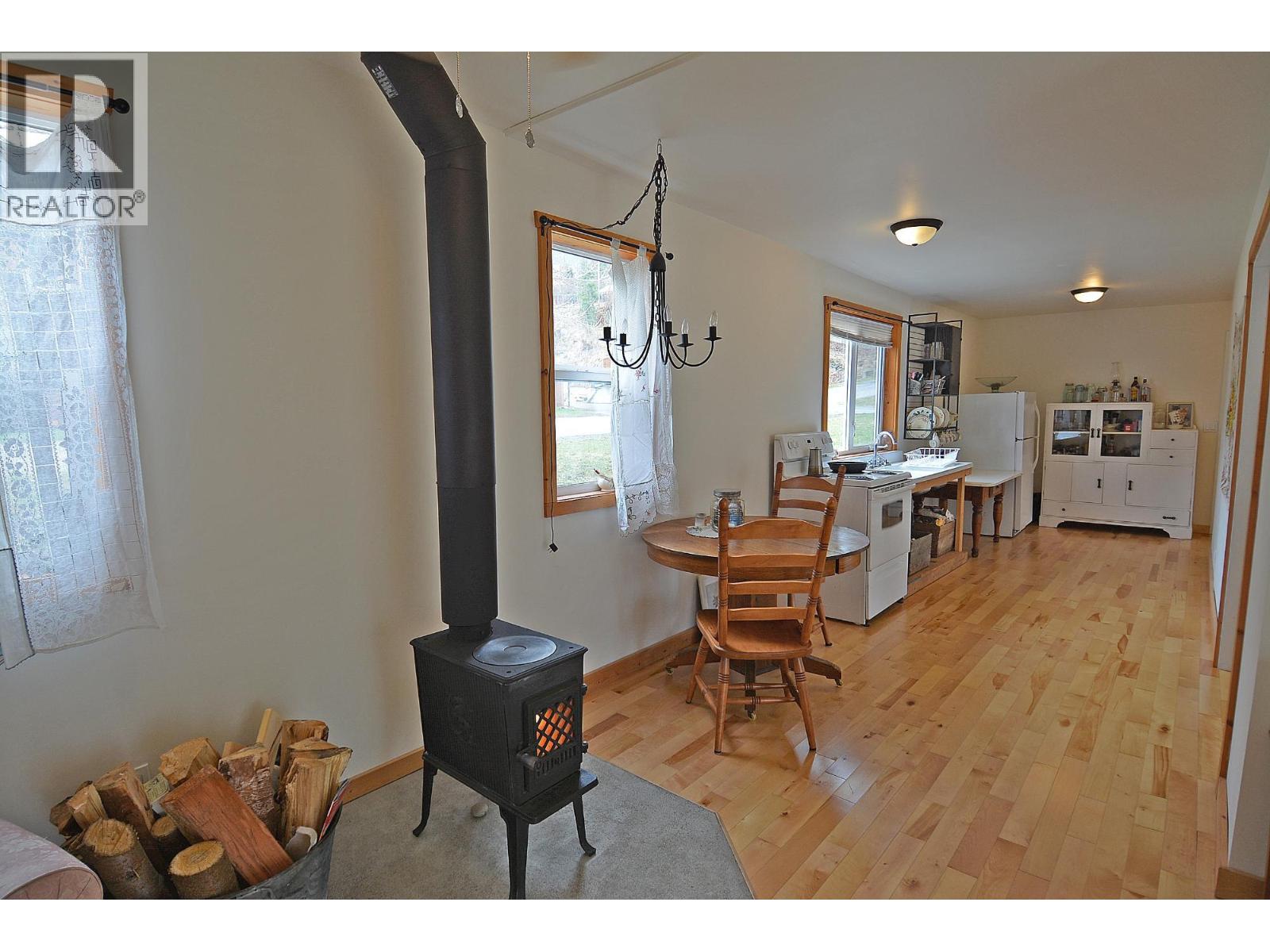 124 Lake Avenue, Silverton, British Columbia V0G 1S0 - Photo 8 - 10380584