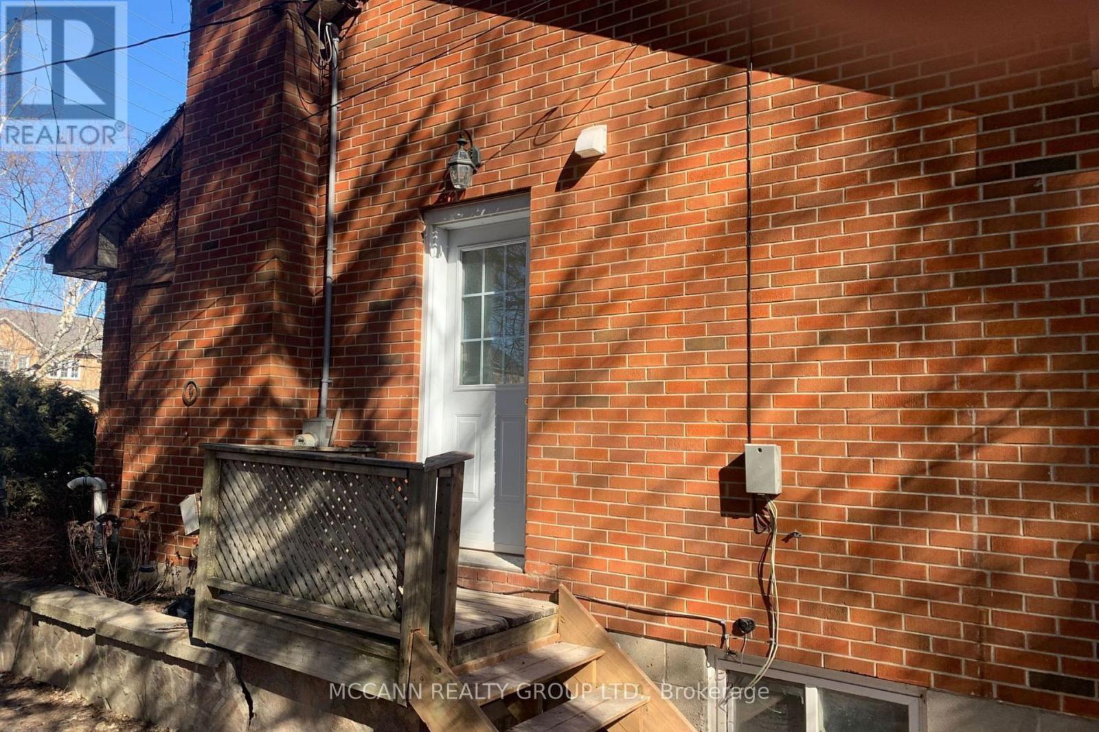 B - 562 MULOCK COURT, Newmarket, Ontario