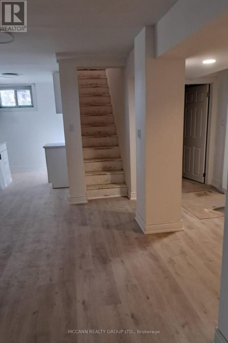 B - 562 Mulock Court, Newmarket, Ontario  L3Y 5H2 - Photo 2 - N13688884