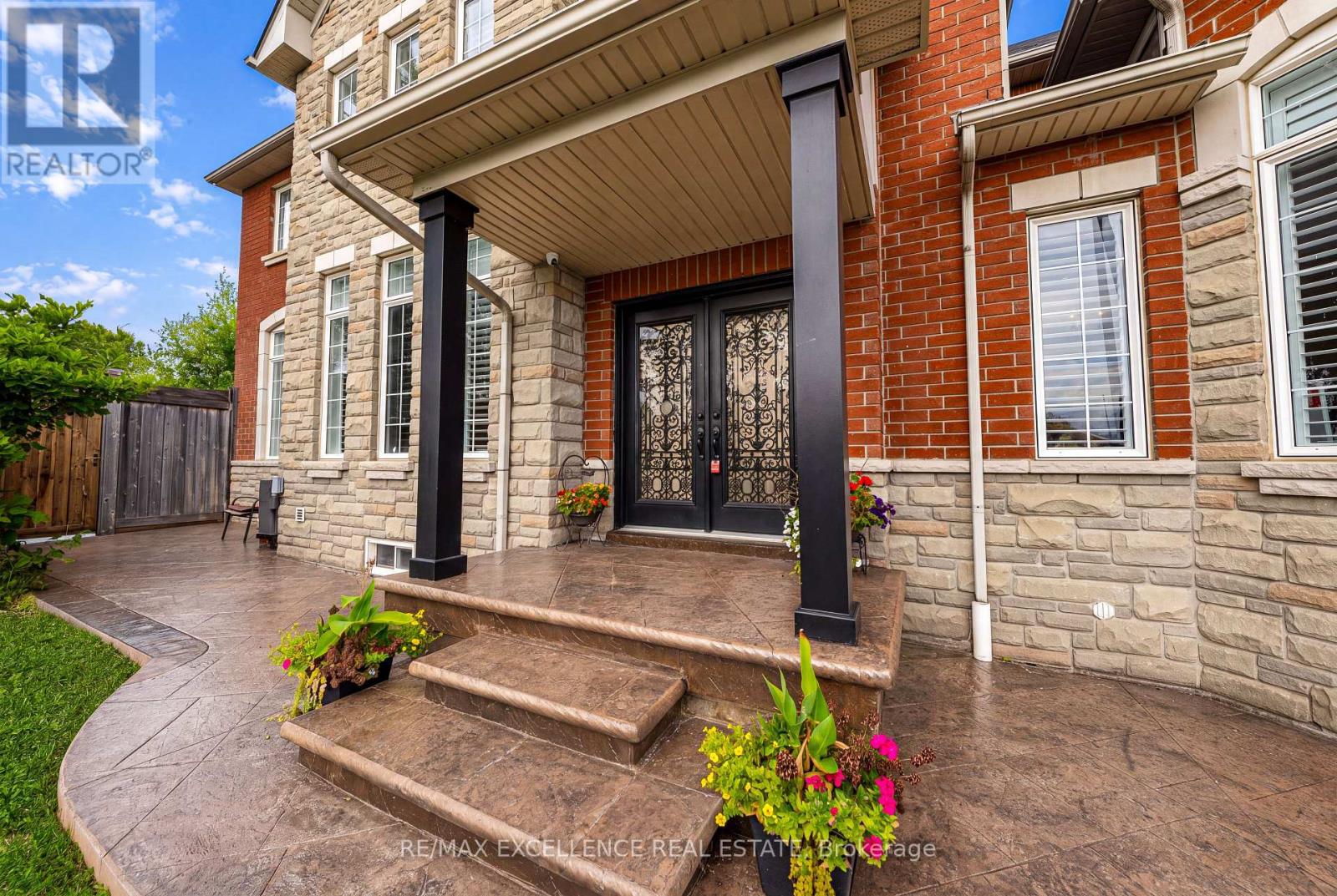 88 Oblate Crescent, Brampton, Ontario  L6Y 0L4 - Photo 4 - W13691356