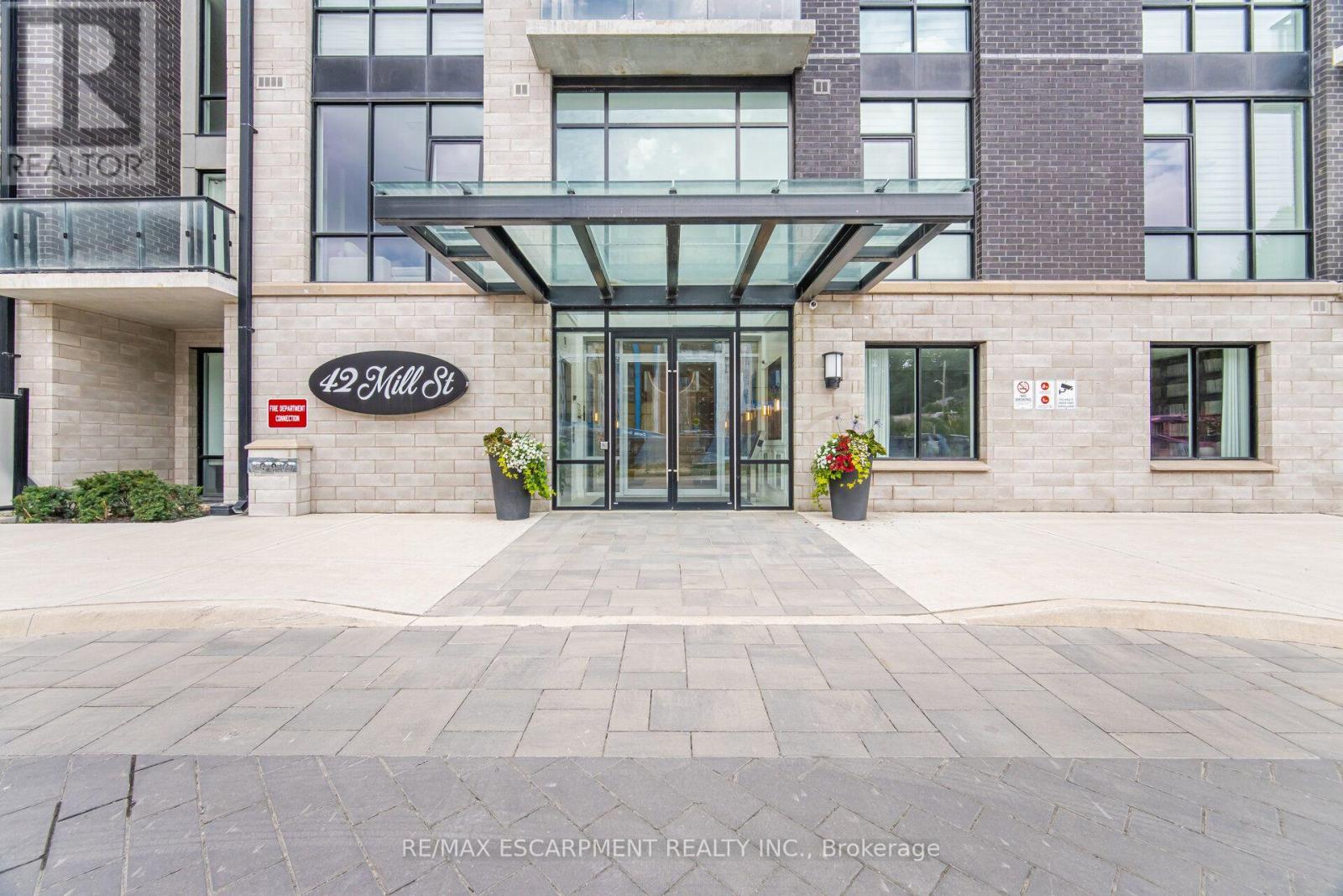 210 - 42 Mill Street, Halton Hills, Ontario  L7G 0P9 - Photo 3 - W13692868