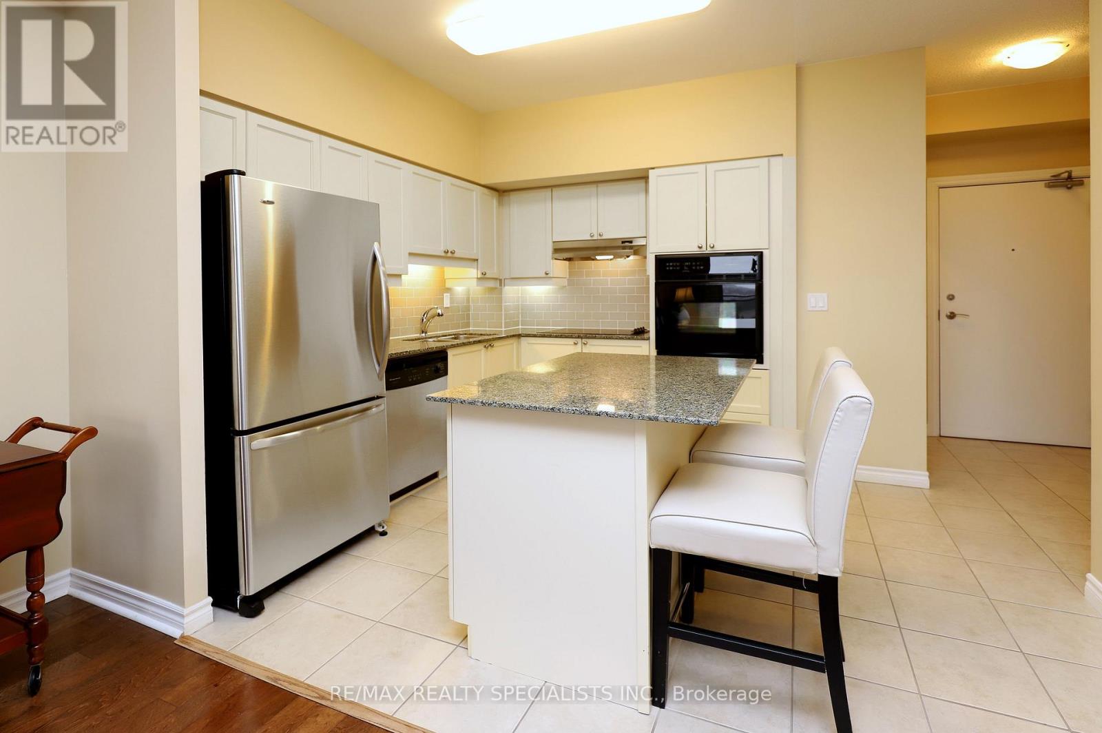809 - 810 Scollard Court, Mississauga, Ontario  L5V 0A4 - Photo 10 - W13692892