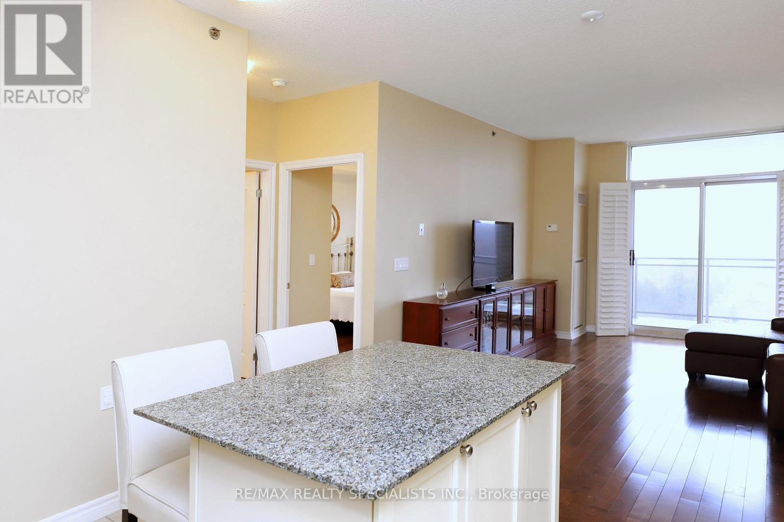 809 - 810 Scollard Court, Mississauga, Ontario  L5V 0A4 - Photo 13 - W13692892