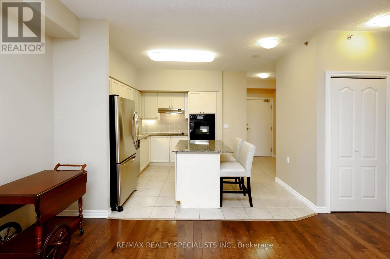 809 - 810 Scollard Court, Mississauga, Ontario  L5V 0A4 - Photo 18 - W13692892