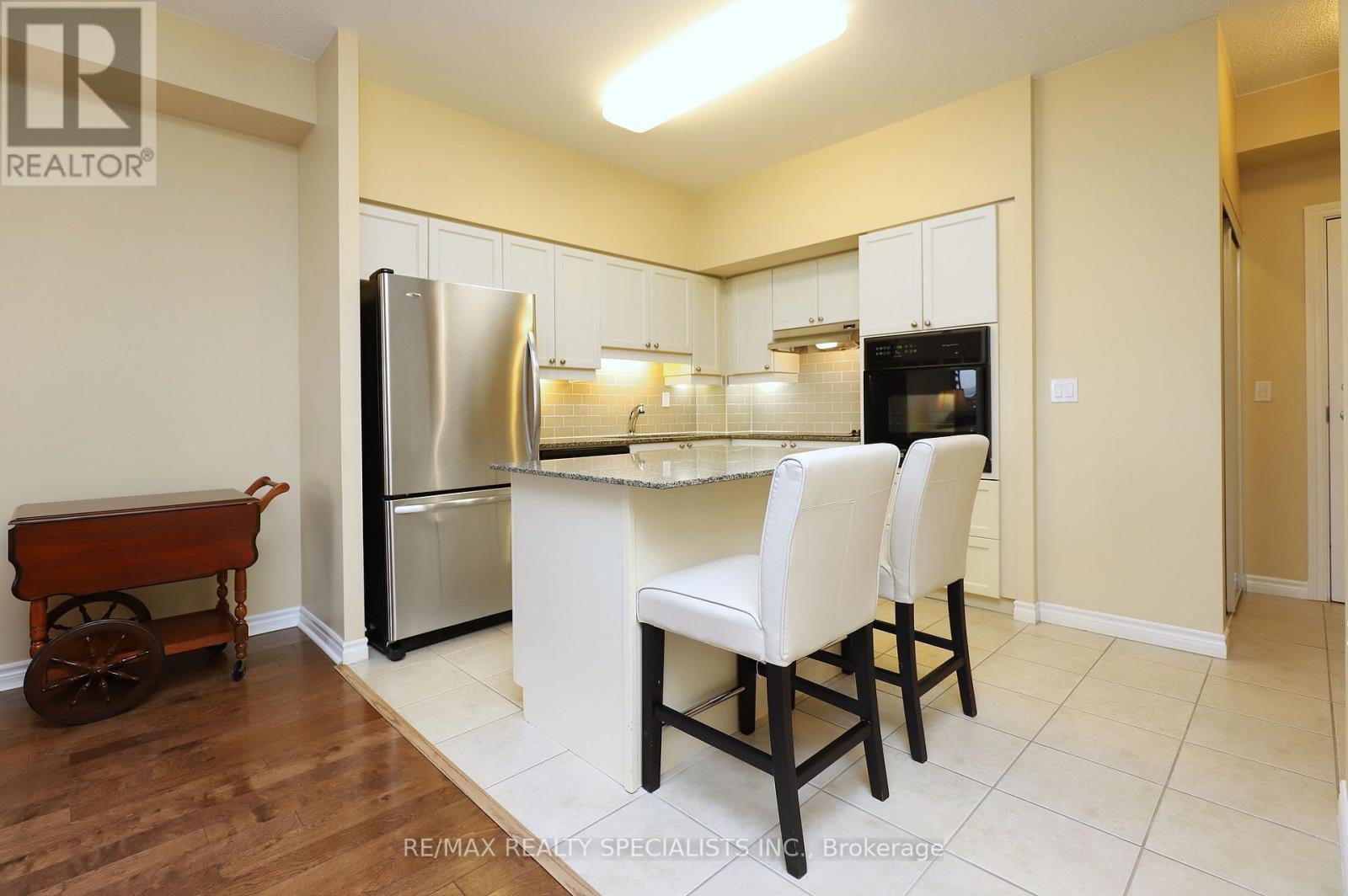 809 - 810 Scollard Court, Mississauga, Ontario  L5V 0A4 - Photo 7 - W13692892