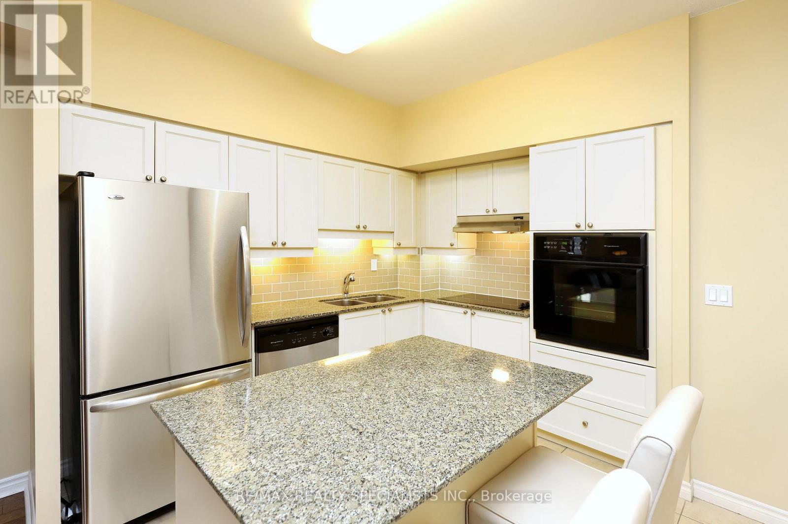 809 - 810 Scollard Court, Mississauga, Ontario  L5V 0A4 - Photo 8 - W13692892