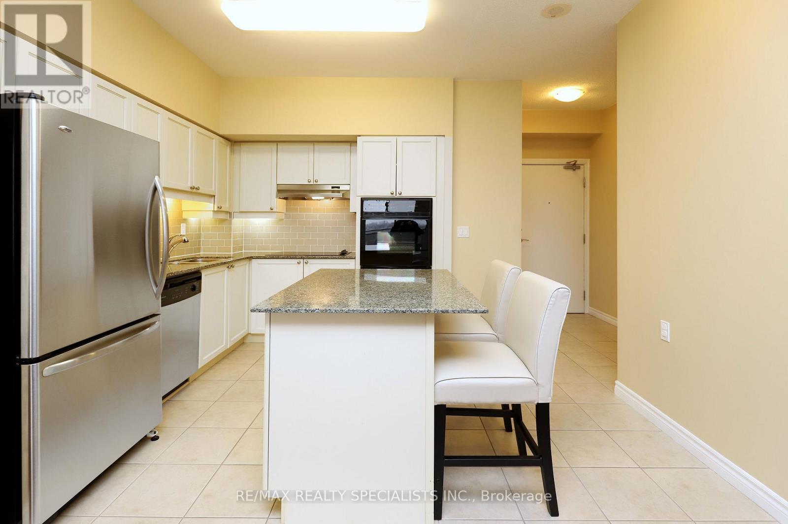 809 - 810 Scollard Court, Mississauga, Ontario  L5V 0A4 - Photo 9 - W13692892