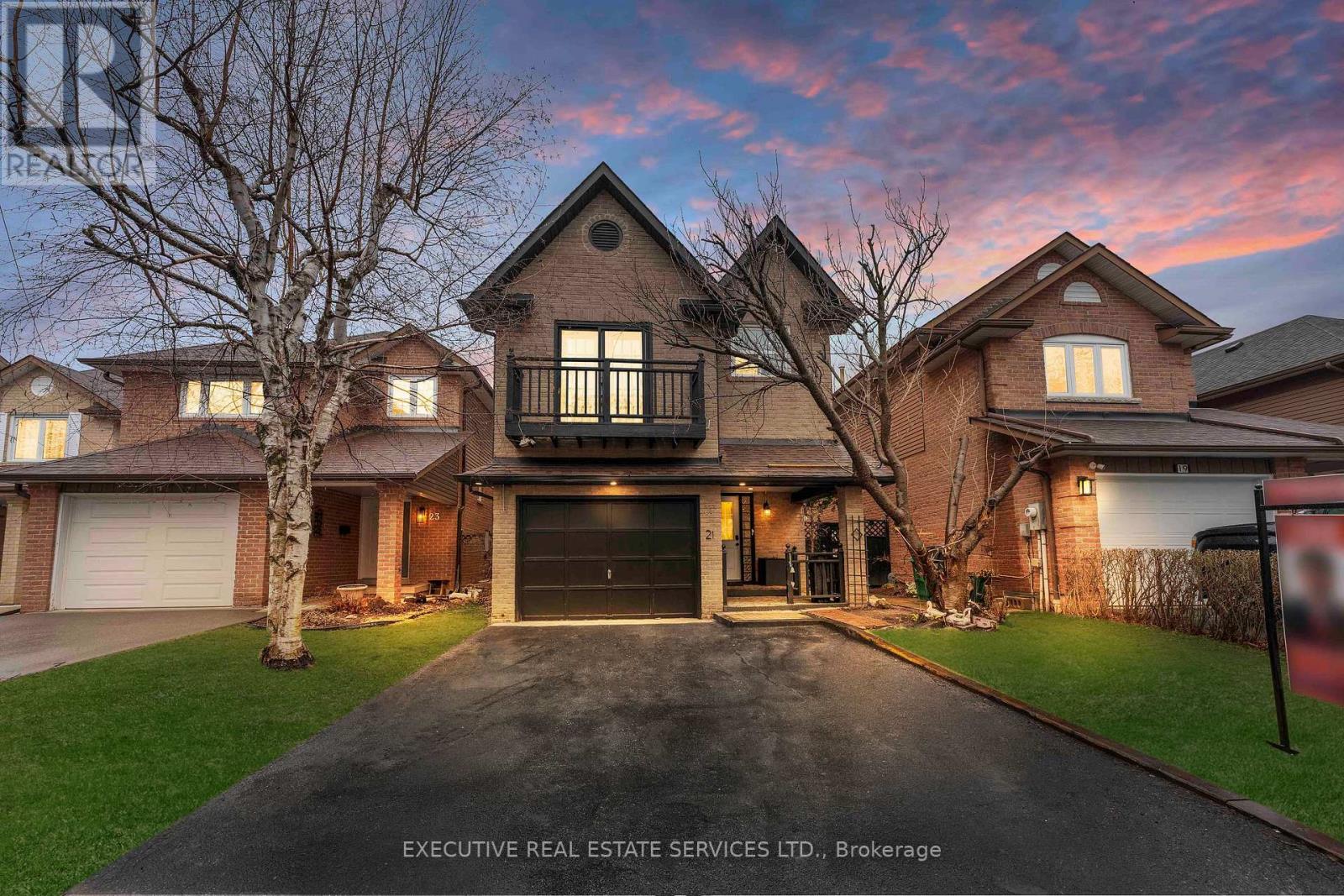 21 Garden Avenue, Brampton, Ontario  L6X 1M4 - Photo 1 - W13692894