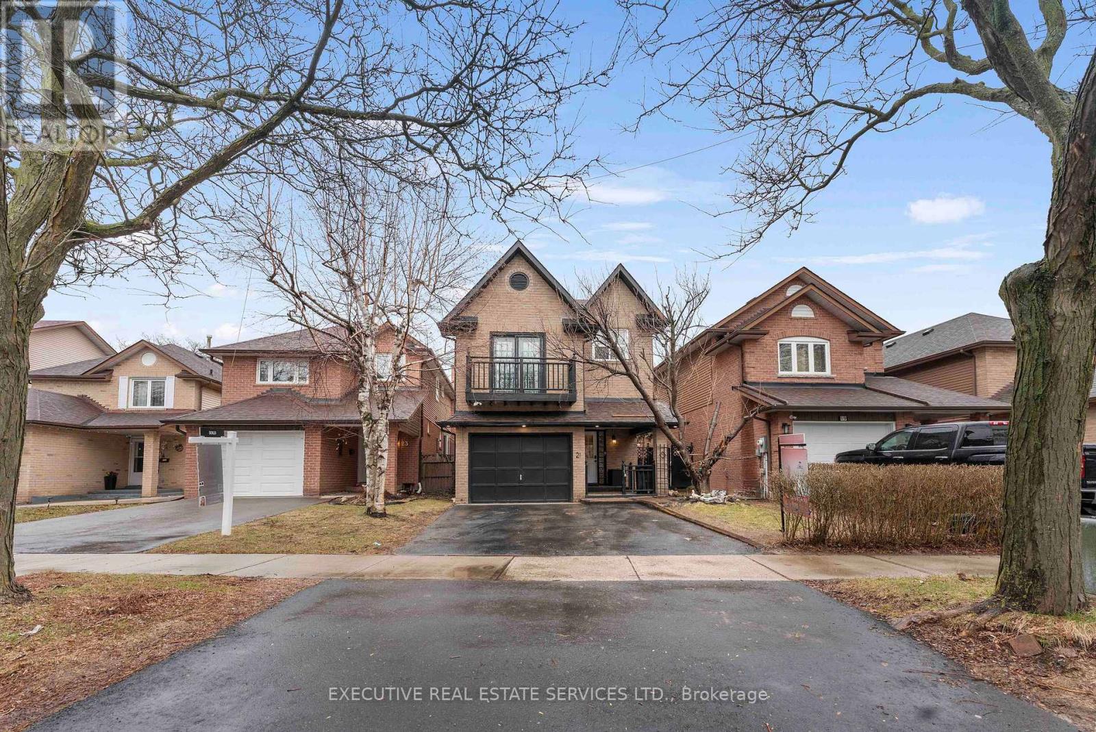 21 Garden Avenue, Brampton, Ontario  L6X 1M4 - Photo 2 - W13692894