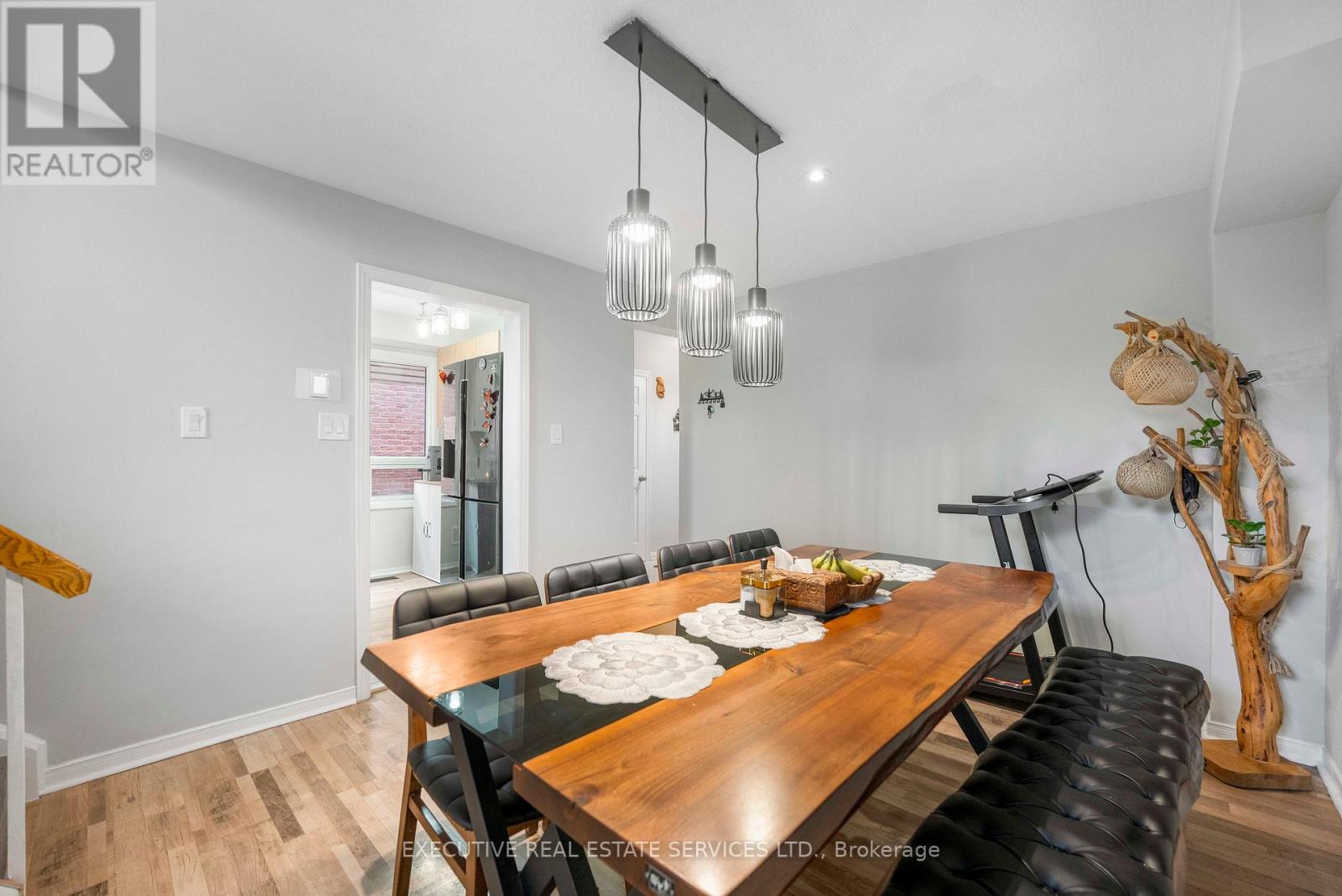 21 Garden Avenue, Brampton, Ontario  L6X 1M4 - Photo 5 - W13692894