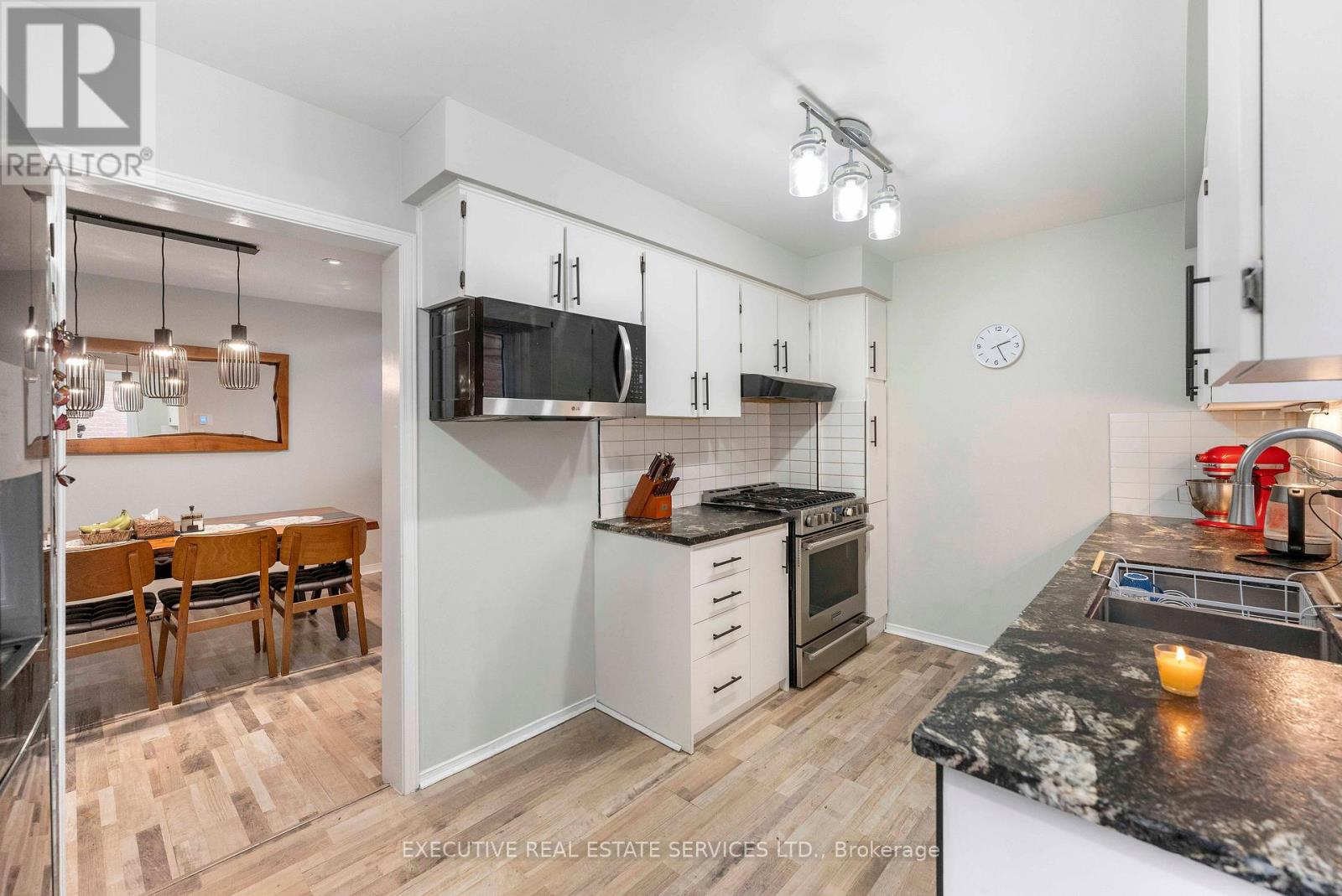 21 Garden Avenue, Brampton, Ontario  L6X 1M4 - Photo 6 - W13692894