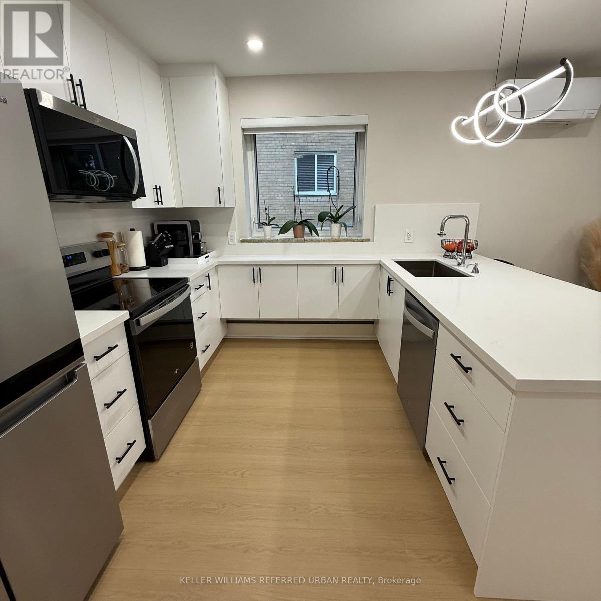 6 - 27 Cannon Road, Toronto, Ontario  M8Y 1R8 - Photo 2 - W13692936
