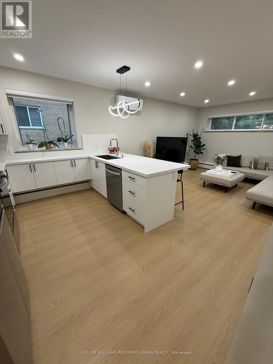 6 - 27 Cannon Road, Toronto, Ontario  M8Y 1R8 - Photo 3 - W13692936