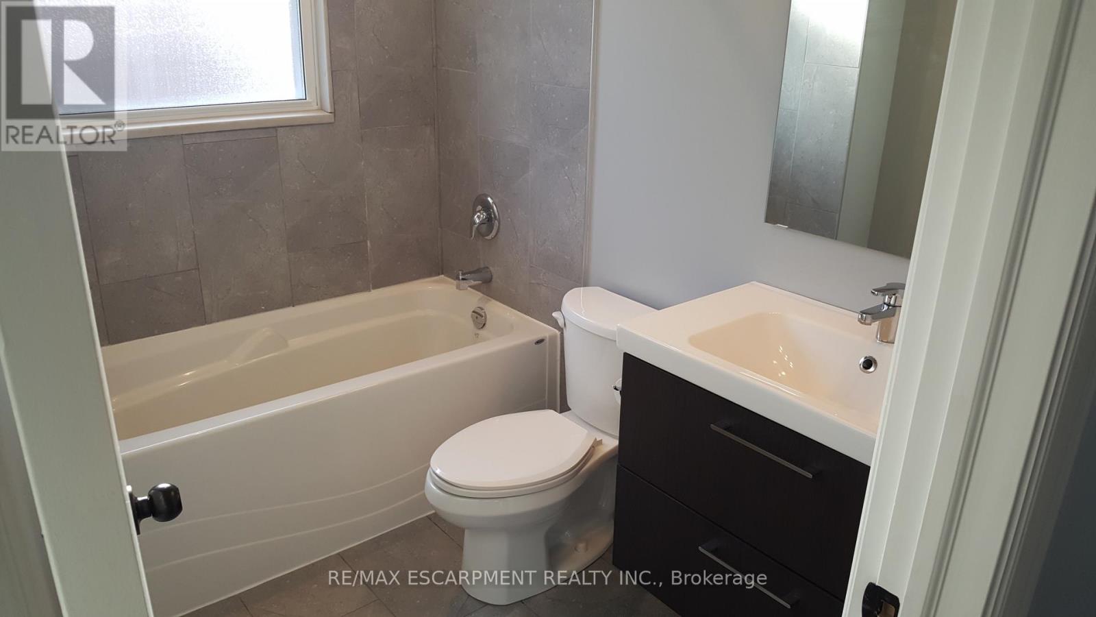 3 - 47 Sherman Avenue S, Hamilton, Ontario  L8M 2P6 - Photo 10 - X13692890