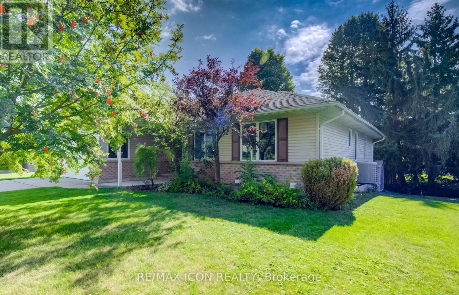 910 Walton Avenue N, North Perth, Ontario  N4W 3R9 - Photo 2 - X13692908