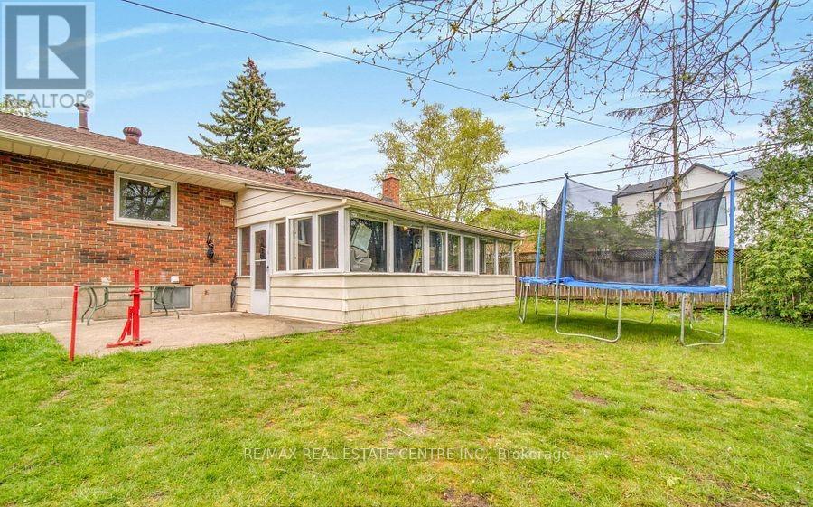 314 Strathcona Drive, Burlington, Ontario  L7L 2E1 - Photo 37 - W13416350