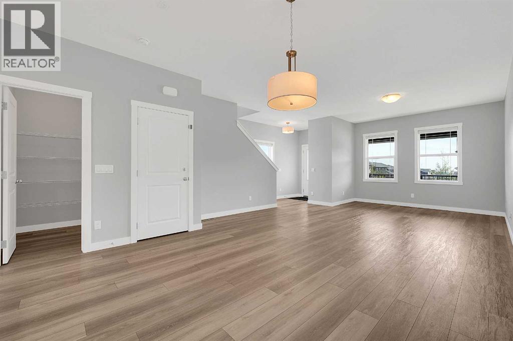 125 Edith Gate NW, Calgary, Alberta  T3R 1Z2 - Photo 5 - A2321455
