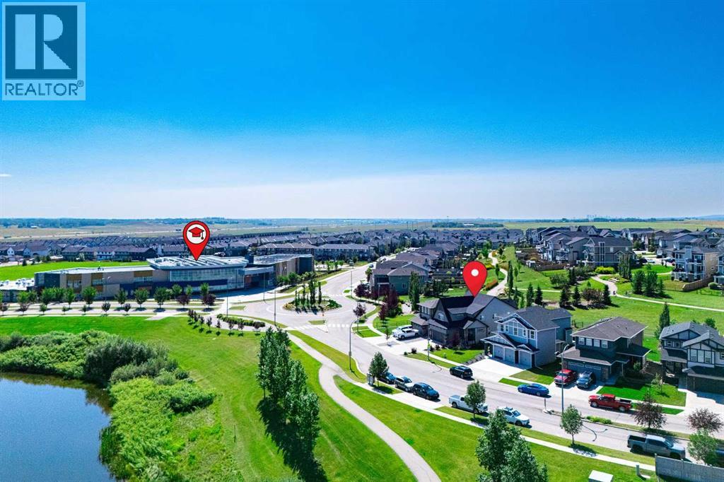 236 Hillcrest Drive SW, Airdrie, Alberta  T4B 4C5 - Photo 5 - A2338528