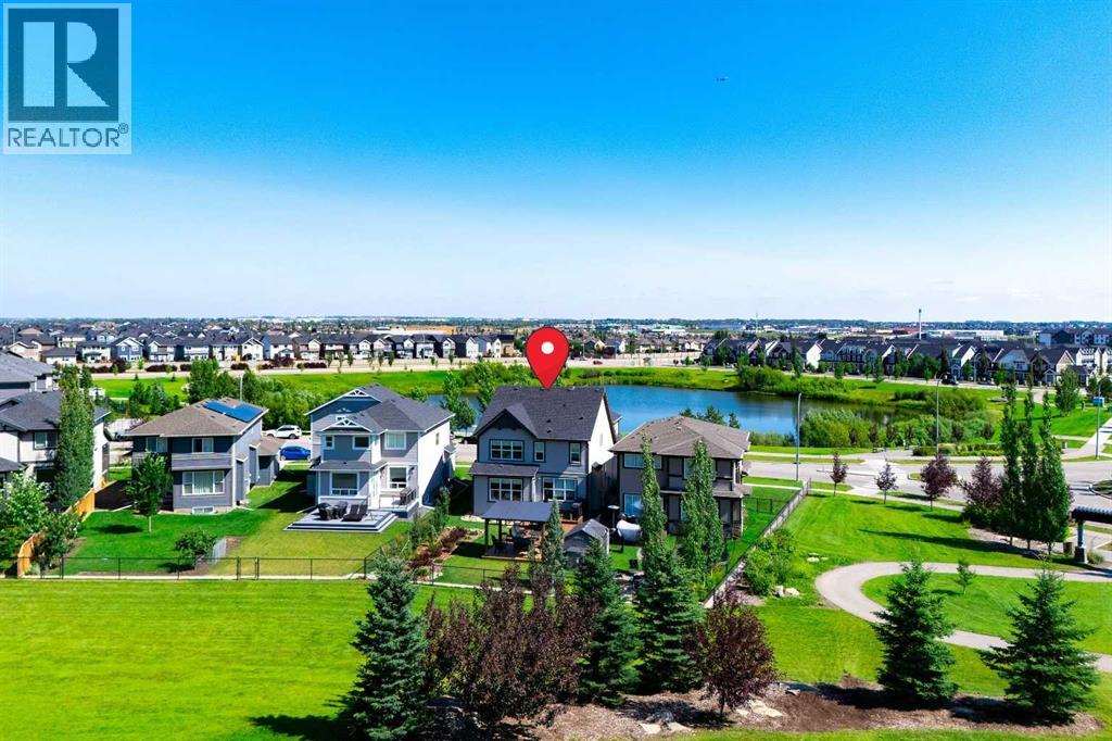 236 Hillcrest Drive SW, Airdrie, Alberta  T4B 4C5 - Photo 4 - A2338528