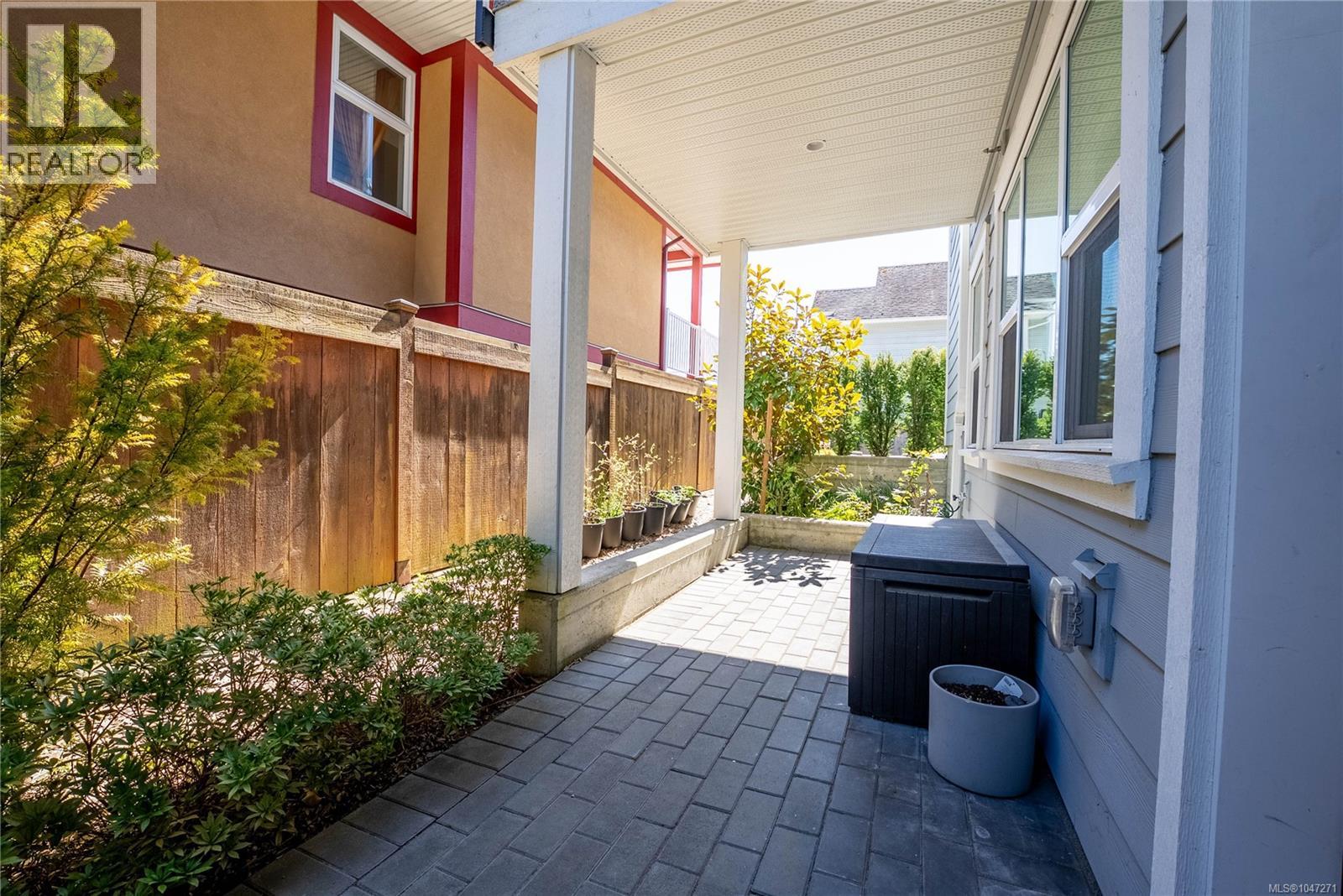 4 937 Colville Rd, Esquimalt, British Columbia  V9A 4P4 - Photo 5 - 1047271