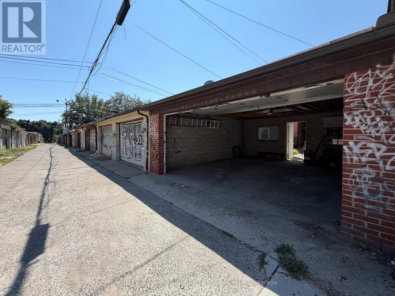 Main - 429 Ossington Avenue, Toronto, Ontario  M6J 3A6 - Photo 12 - C13627488