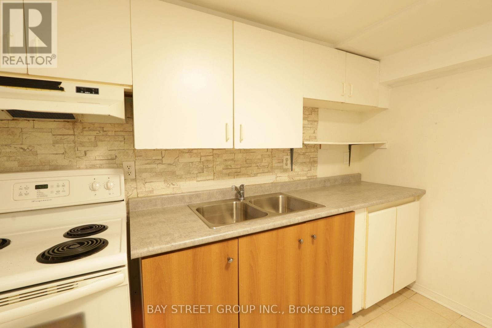 280 Boisdale Avenue, Richmond Hill, Ontario  L4C 1R3 - Photo 8 - N13611076