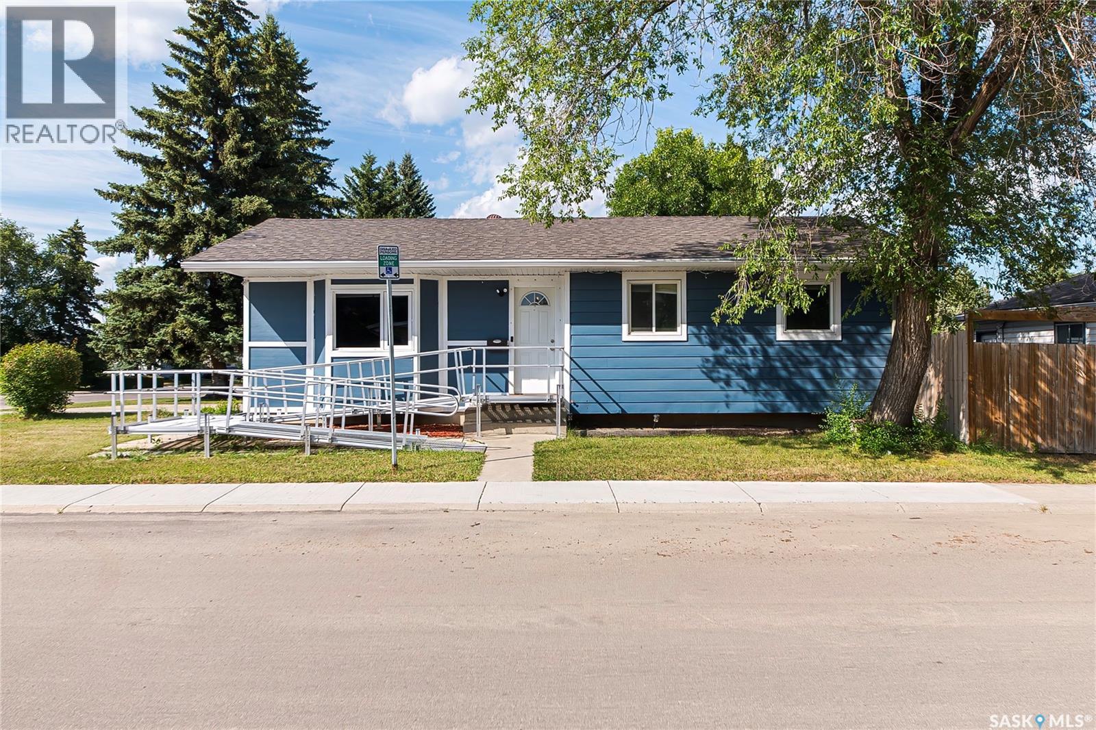 902 Steeves Avenue, Saskatoon, Saskatchewan  S7L 5N4 - Photo 2 - SK045395