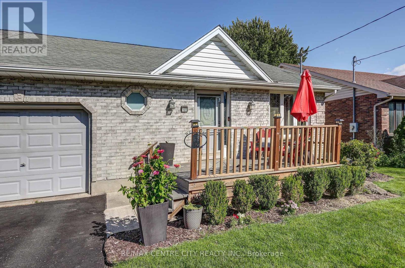 12 Second Avenue, St. Thomas, Ontario  N5R 6A2 - Photo 3 - X13693058