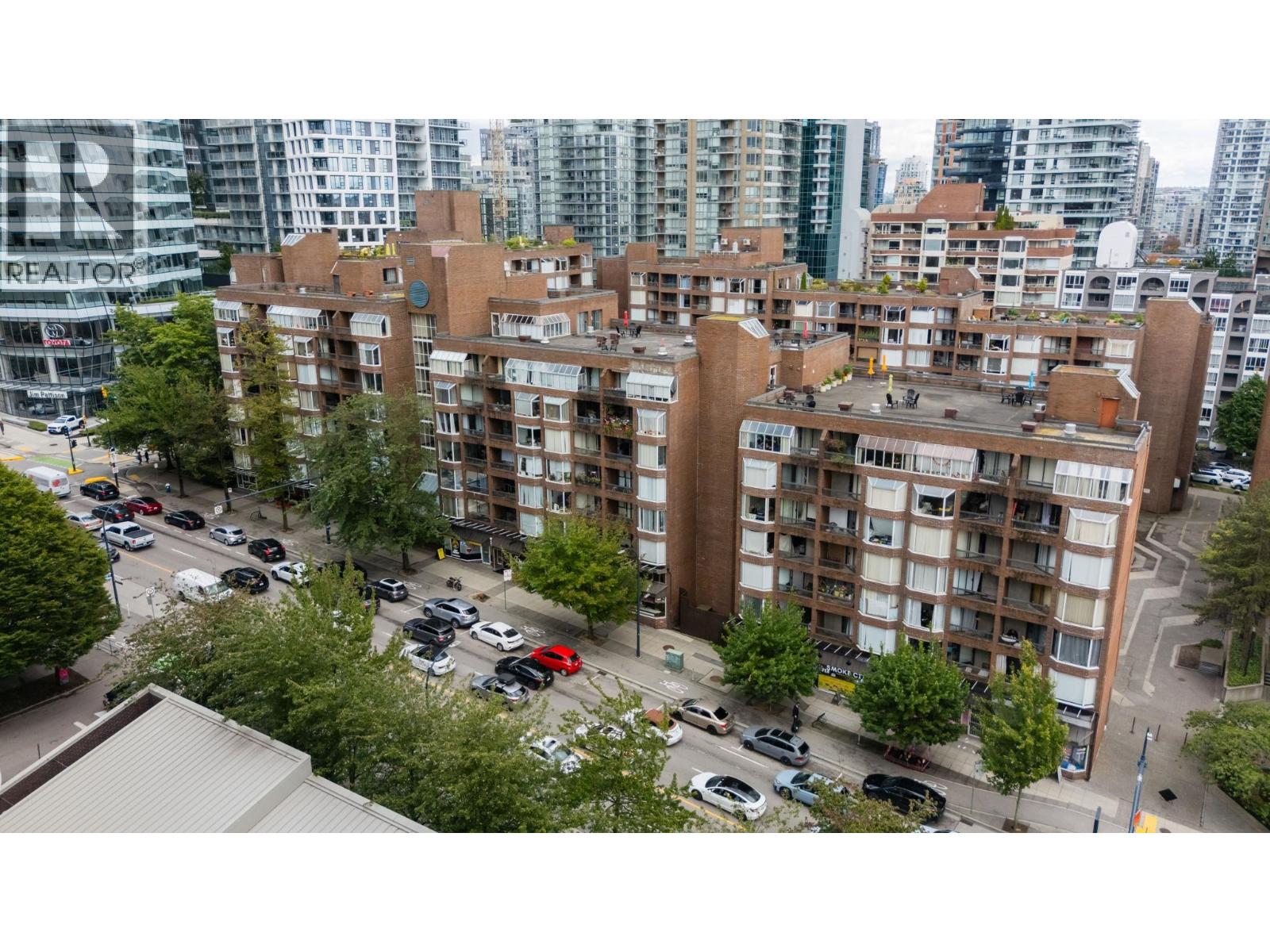 304 1330 Burrard Street, Vancouver, British Columbia V6Z 2B8 - Photo 3 - R3157257