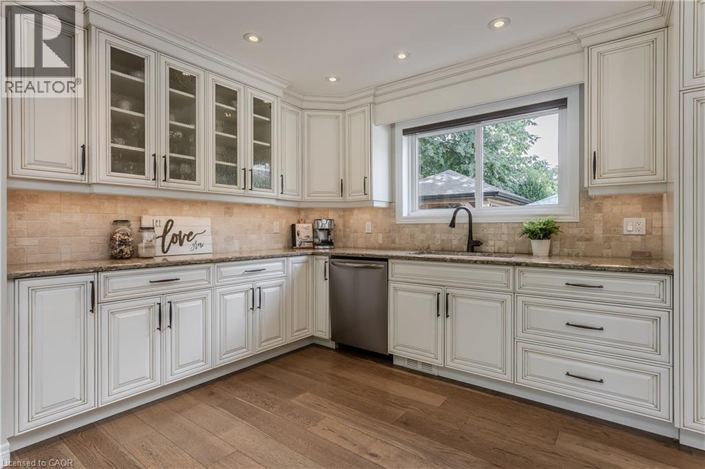 2124 Sandringham Drive, Burlington, Ontario  L7P 1L9 - Photo 11 - 40856466