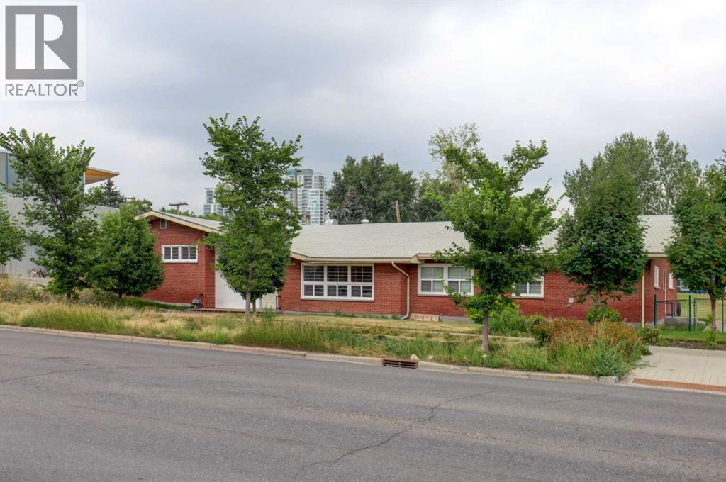 3060 17 Avenue SW, Calgary, Alberta  T3E 7G8 - Photo 2 - A2332551