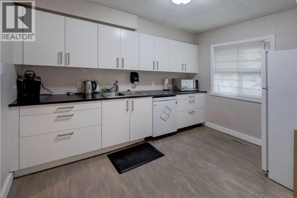 3060 17 Avenue SW, Calgary, Alberta  T3E 7G8 - Photo 12 - A2332551