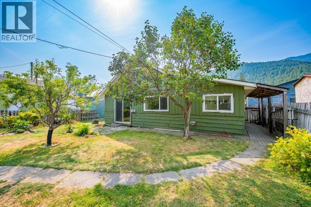5727 Ponderosa Road, Falkland, British Columbia