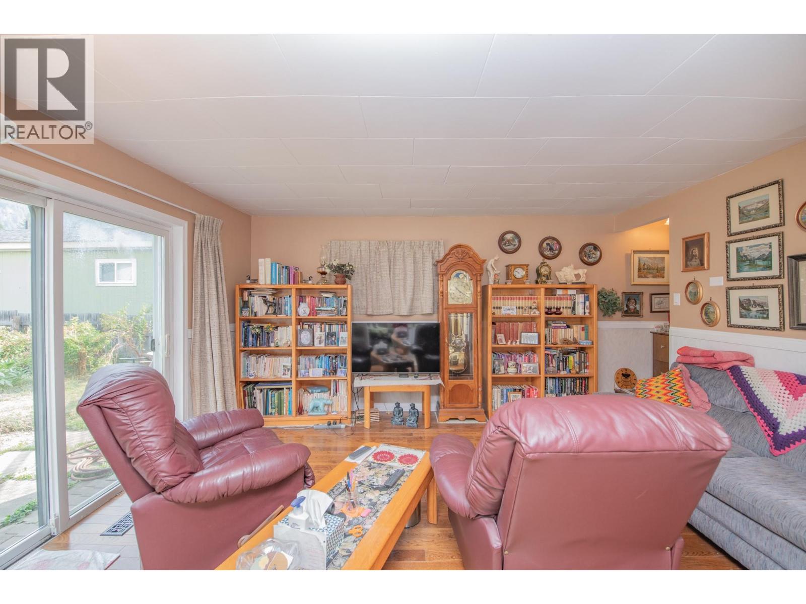 5727 Ponderosa Road, Falkland, British Columbia  V0E 1W0 - Photo 14 - 10397788
