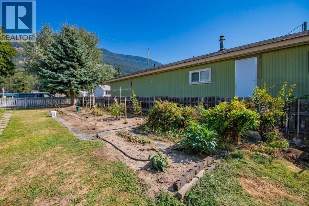 5727 Ponderosa Road, Falkland, British Columbia  V0E 1W0 - Photo 34 - 10397788