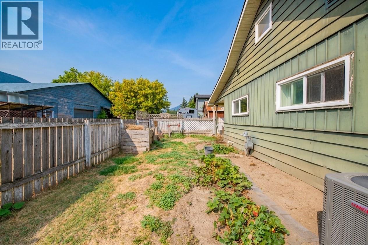 5727 Ponderosa Road, Falkland, British Columbia  V0E 1W0 - Photo 32 - 10397788