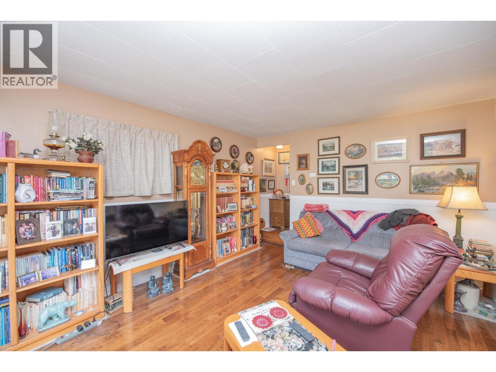 5727 Ponderosa Road, Falkland, British Columbia  V0E 1W0 - Photo 13 - 10397788