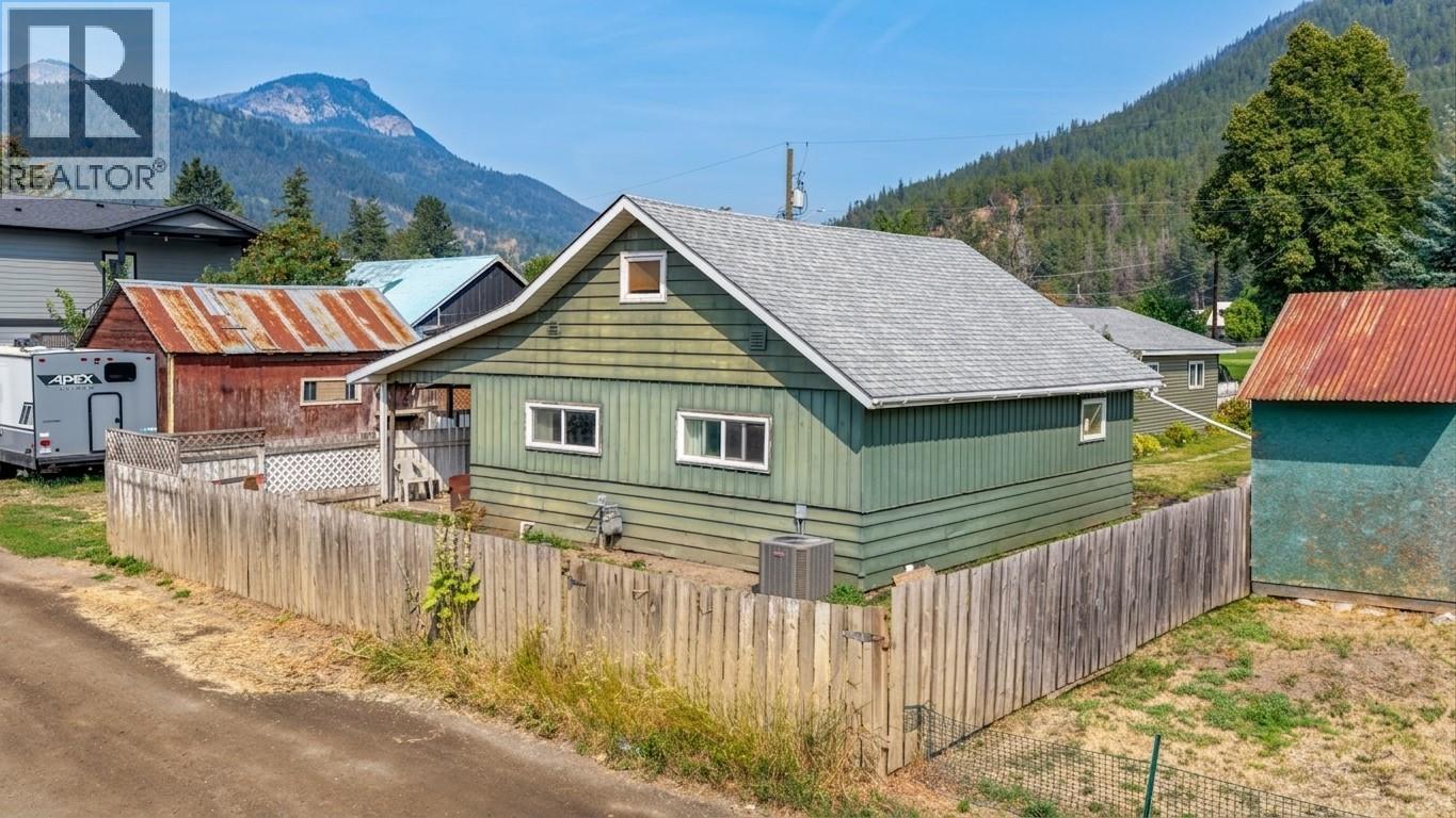 5727 Ponderosa Road, Falkland, British Columbia  V0E 1W0 - Photo 43 - 10397788