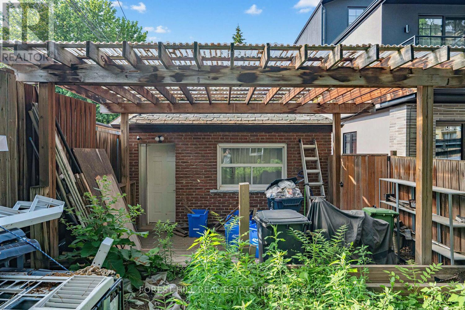 2 Mulberry Crescent, Toronto, Ontario  M6C 1N5 - Photo 4 - C13548820
