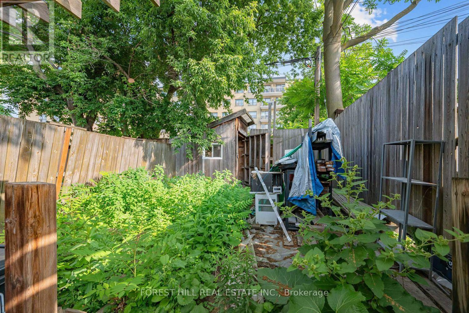 2 Mulberry Crescent, Toronto, Ontario  M6C 1N5 - Photo 3 - C13548820