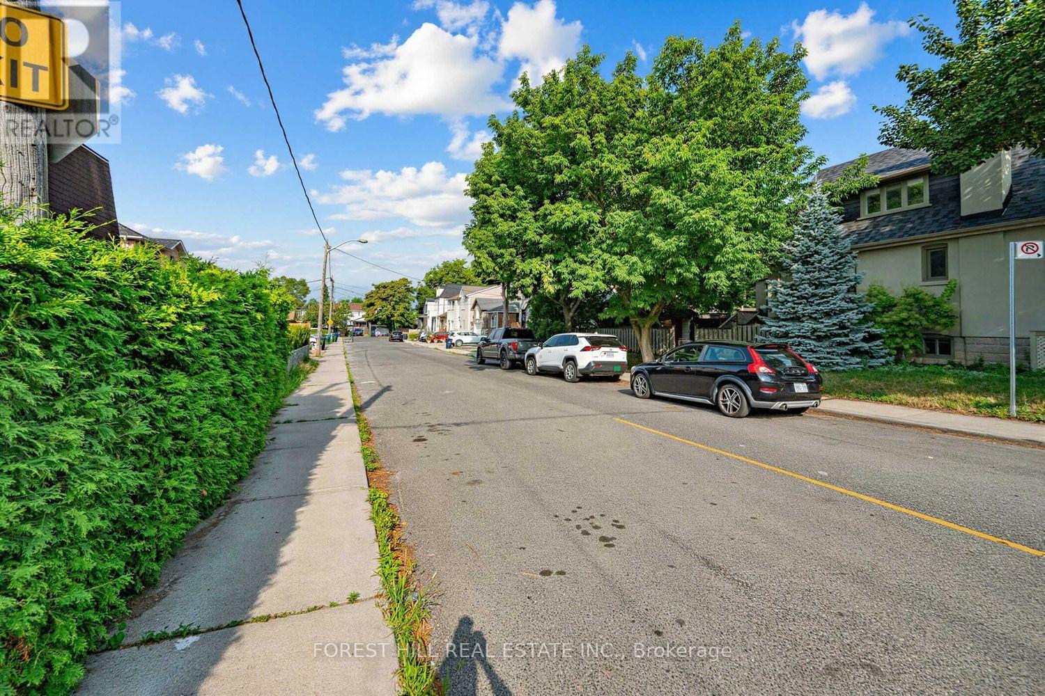 2 Mulberry Crescent, Toronto, Ontario  M6C 1N5 - Photo 5 - C13548820