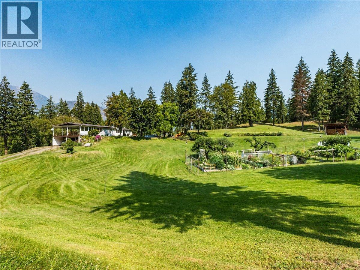 8716 Martens Road, Slocan, British Columbia  V0G 2C0 - Photo 14 - 10397983